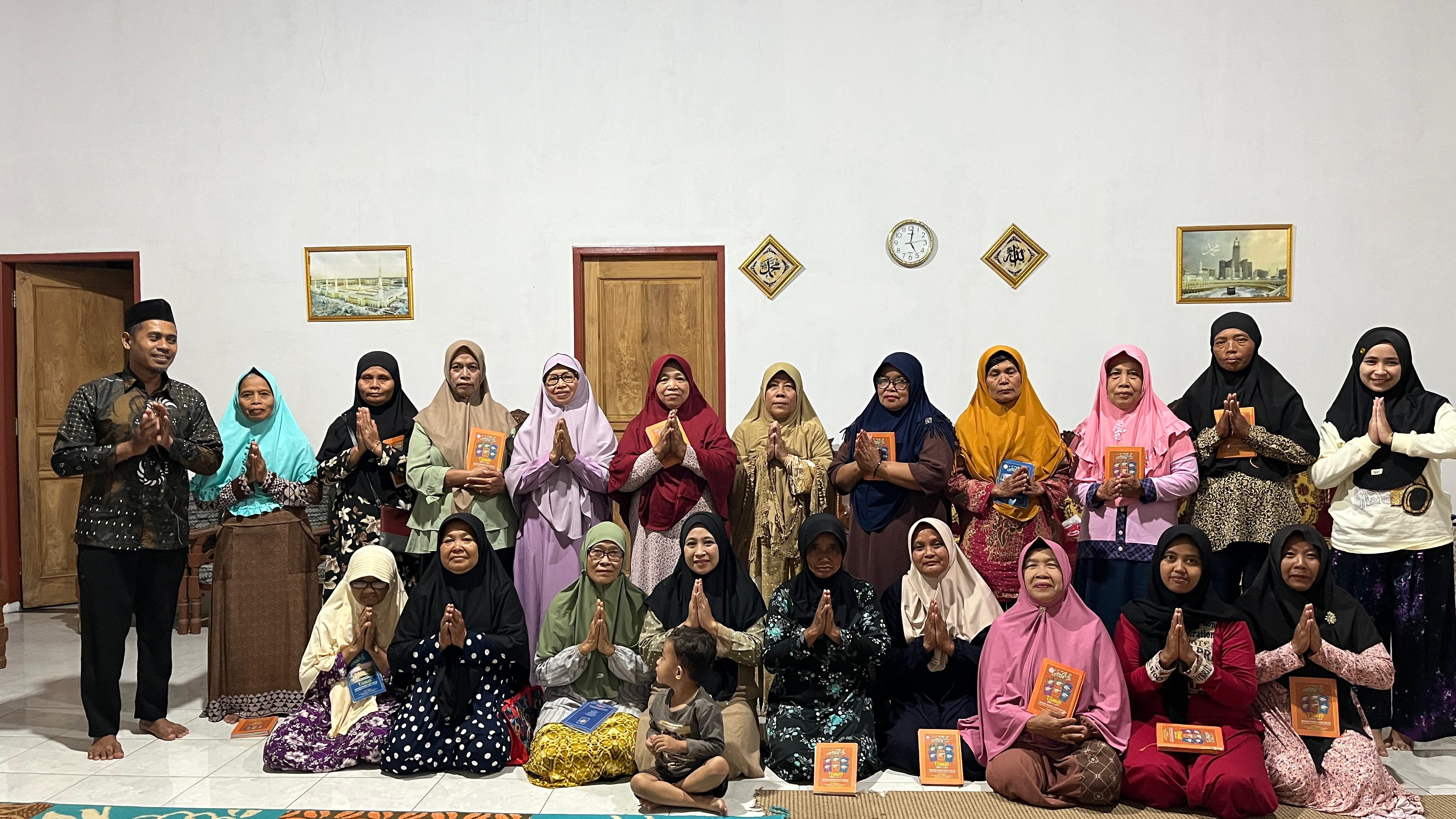 Kebersamaan jamaah Majelis Taklim Roudhotul Ilmi